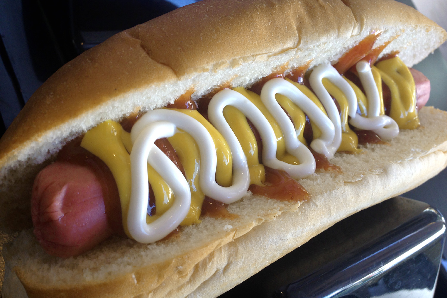Proč se jmenuje hot dog?