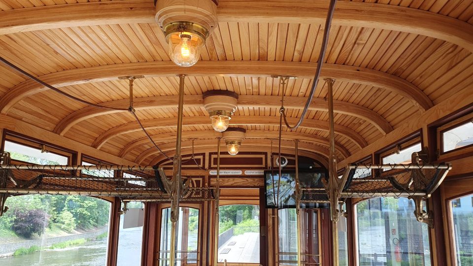 Replika historického tramvajového vozu je volně přístupná | foto: Petra Štrymplová, Český rozhlas Replika historického tramvajového vozu je volně přístupná