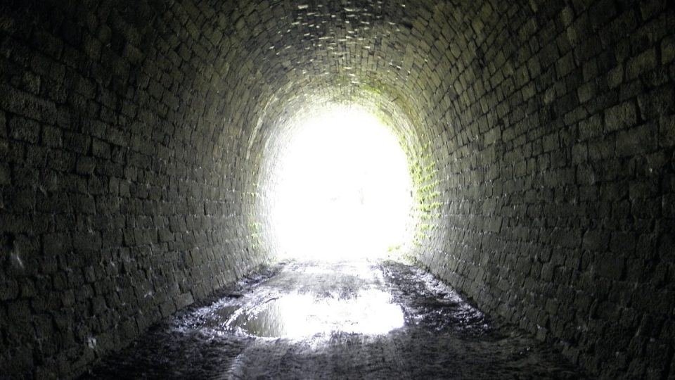 Vnitřek tunelové roury