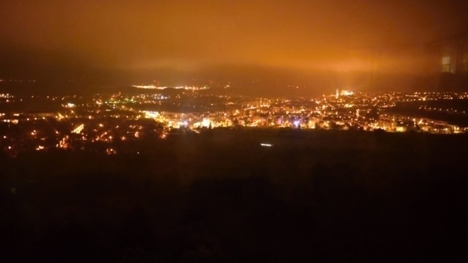 Výhled na večerní Kutnou Horu si můžete vychutnat během chutné večeře
