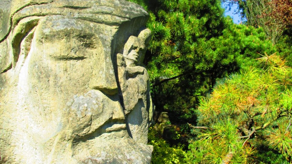 Památník obětem zla s meditační zahradou