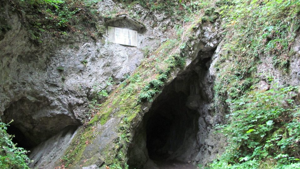 Jeskyně Šipka má dvě chodby - Jezevčí díru a Krápníkovou jeskyni