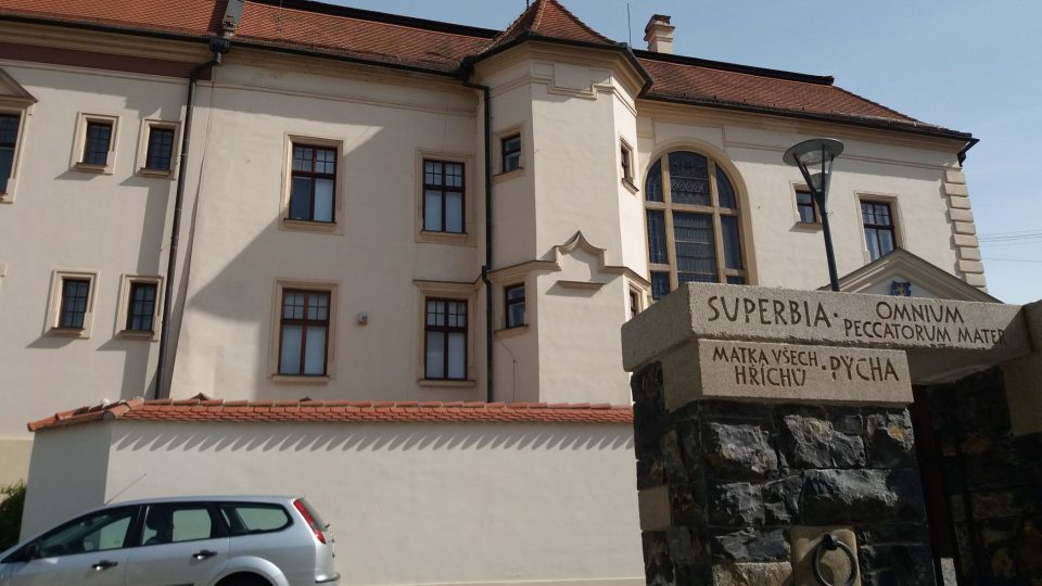 Cesta hrdelního práva začíná za budovou tišnovské historické radnice