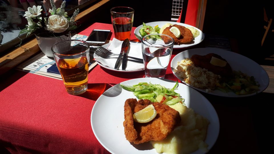 lodní restaurace  ppasařérům nabízí  celodenní gastronomické zážiitky.jpg