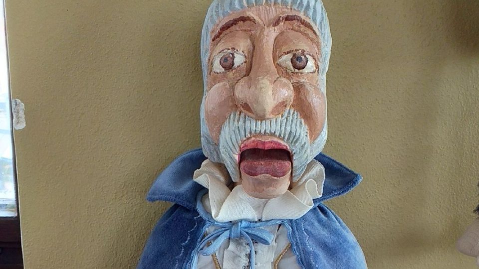 Loutka krále má podobu svého řezbáře Karla Husáka | foto: Stanislava Brádlová, Český rozhlas Loutka krále má podobu svého řezbáře Karla Husáka