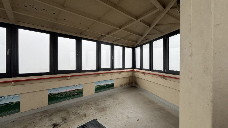 Za dobré viditelnosti jsou prý z rozhledny Koráb vidět i Alpy