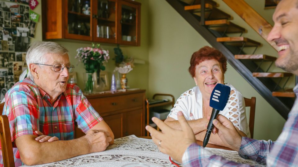 Manželé Bělohlávkovi během rozhovoru s Patrikem Rozehnalem | foto: Jana Volková Manželé Bělohlávkovi během rozhovoru s Patrikem Rozehnalem