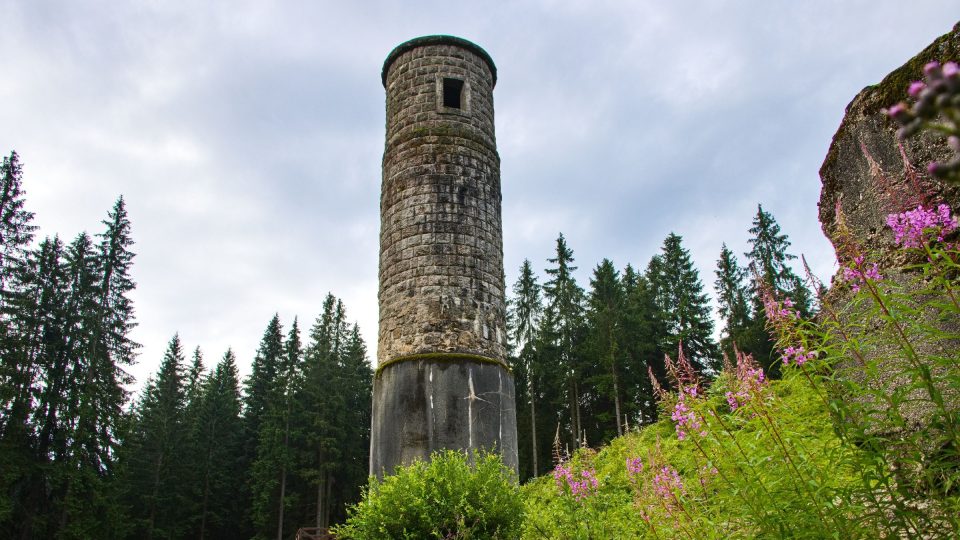 Šoupátková věž přečkala katastrofu bez většího poškození