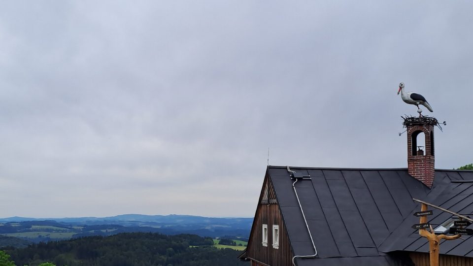 Výhled z Majáku Járy Cimrmana přes hospodu U čápa