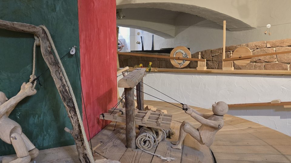 K ožívání místní pověsti pomáhá i tenhle kolotoč | foto: Vladislava Wildová, Český rozhlas K ožívání místní pověsti pomáhá i tenhle kolotoč