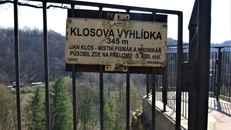 Klosovu  vyhlídku opatřil  tabulkou Klub českých turistů    Foto Vlaďka Wildová.JPG