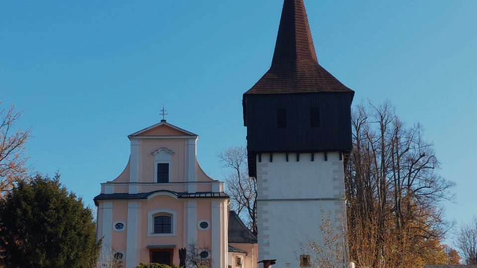 Kostel Všech svatých s renesanční zvonicí v Hronově