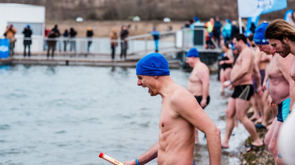 David Vencl... na jezeře Barbora v Mostě padl 1. března 2025 světový rekord v počtu otužilců najednou ve vodě