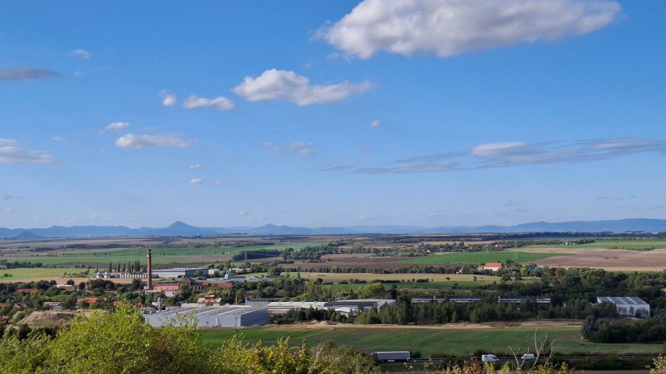 Pohled na České středohoří z vyhlídky Radovič patří mezi nejkrásnější | foto: Markéta Vejvodová, Český rozhlas Pohled na České středohoří z vyhlídky Radovič patří mezi nejkrásnější