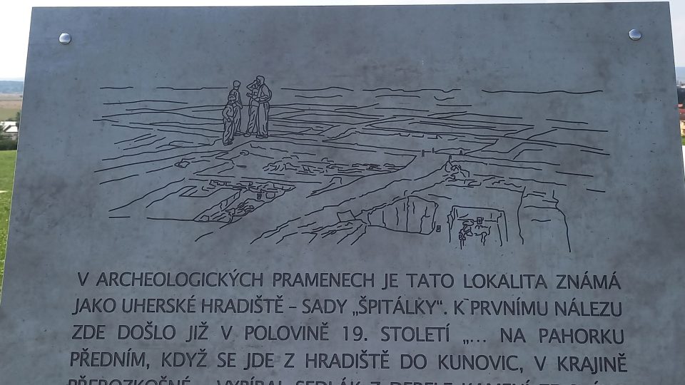 Před více než tisíci lety zde stával velkomoravský chrám, několik dalších staveb a archeologické nálezy odhalily i několik hrobů