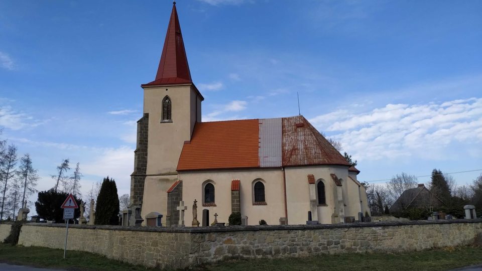 Kostel sv. Jiří je památkou na zanikllou Velkou a Malou Kaplici, dnes osada Tři Bubny