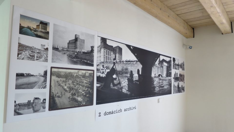 Jedna z aktuálních výstav Gočárovy galerie připomíná historii Automatických mlýnů na archivních fotografiích i ve vzpomínkách pamětníků