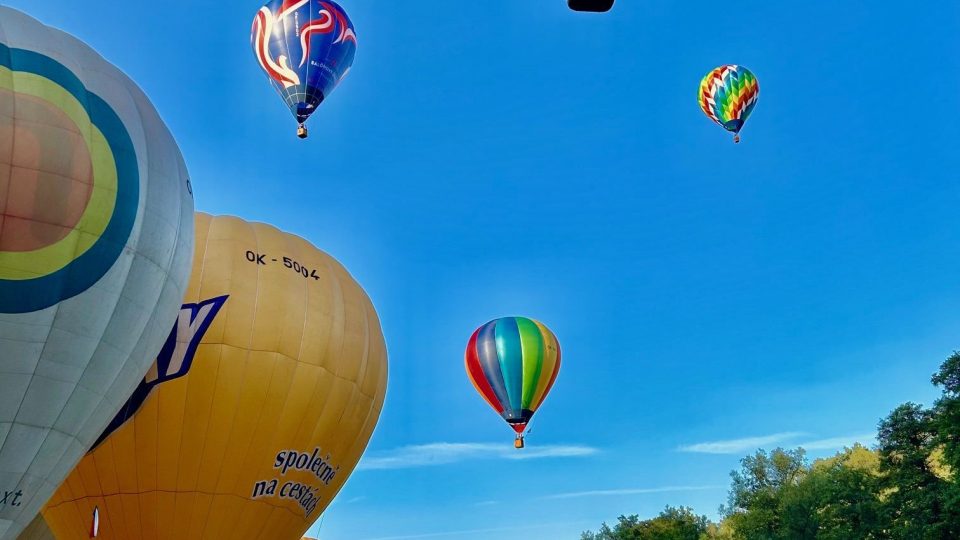 Fiesta startuje z louky pod zámkem v Novém Městě nad Metují