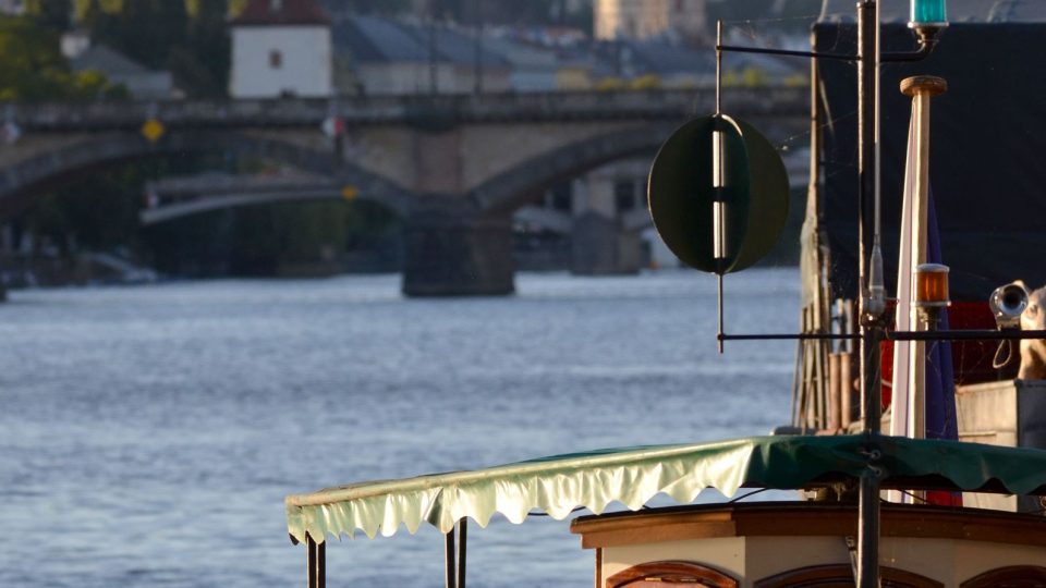 Z přívozu si můžete prohlížet známé pražské stavby