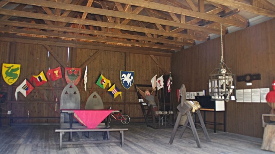 Trojský kůň je součástí Historického areálu Bouzov.JPG