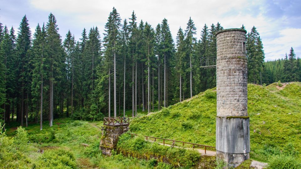 Protržená přehrada na Bílé Desné byla v roce 1996 prohlášena za kulturní památku. Šoupátková věž přečkala katastrofu bez většího poškození