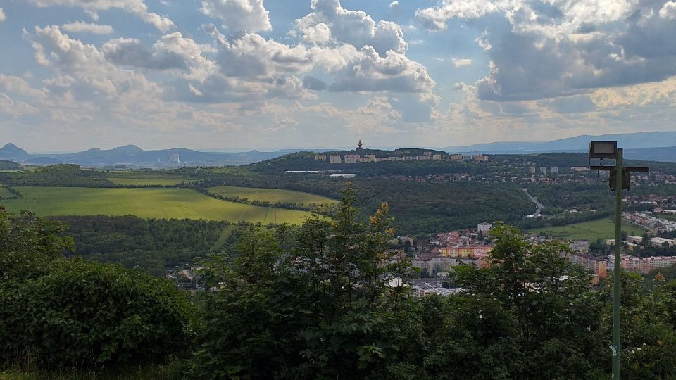 Hradní nádvoří je běžně otevřené návštěvníkům. Nabízí mimořádný výhled do okolí