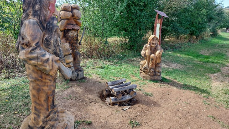 Loupežníci připomínají pověst ze 17. století o vraždě místní dívky Mariany | foto: Irena Šarounová, Český rozhlas Loupežníci připomínají pověst ze 17. století o vraždě místní dívky Mariany