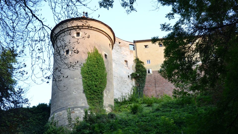 Pohled z Jeleního příkopu k věži Daliborce