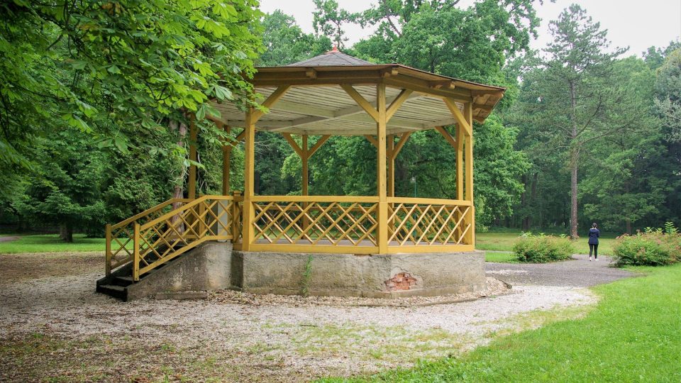Hudební pavilonek v lázeňském parku Bažantnice