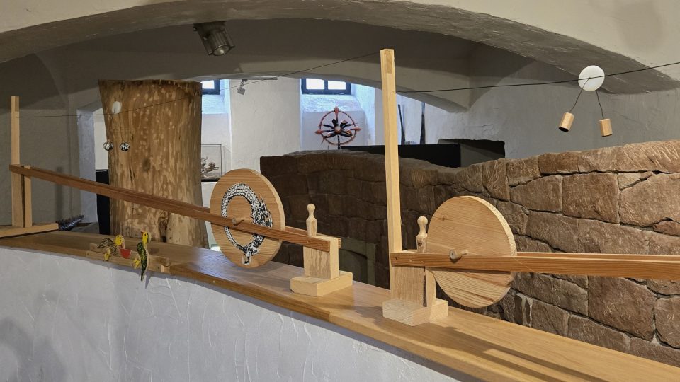 Jedno z hravých dračích zákoutí v trutnovské galerii | foto: Vladislava Wildová, Český rozhlas Jedno z hravých dračích zákoutí v trutnovské galerii