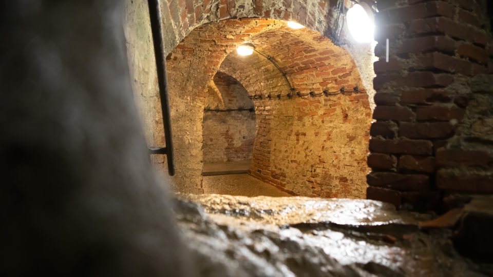 V jihlavském podzemí jsou široké chodby i spousta výklenků | foto: Vít Hrdlička, Český rozhlas V jihlavském podzemí jsou široké chodby i spousta výklenků