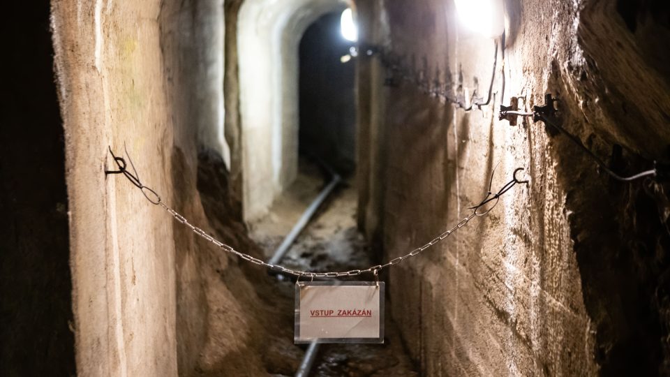 Některé chodby byly v pozdějších dobách zpevněné betonem | foto: Vít Hrdlička, Český rozhlas Některé chodby byly v pozdějších dobách zpevněné betonem