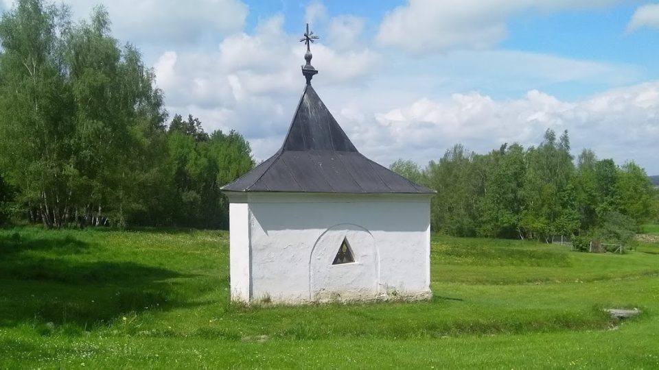 Kaple s pramenem u Svaté Trojice