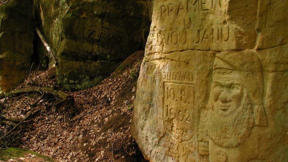 Lom u Dvou Janů nabízí díly vytesané zde už v roce 1992