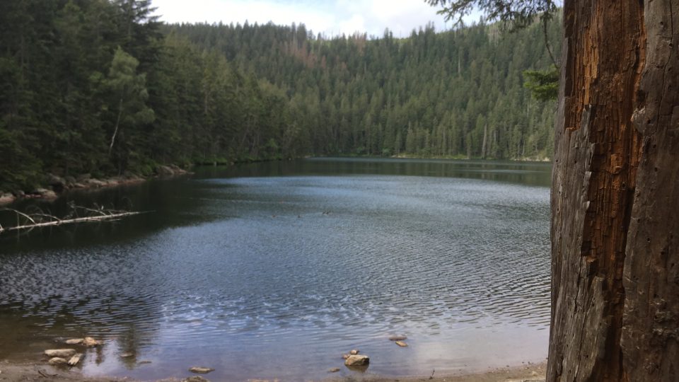 Čertovo jezero má letos málo vody