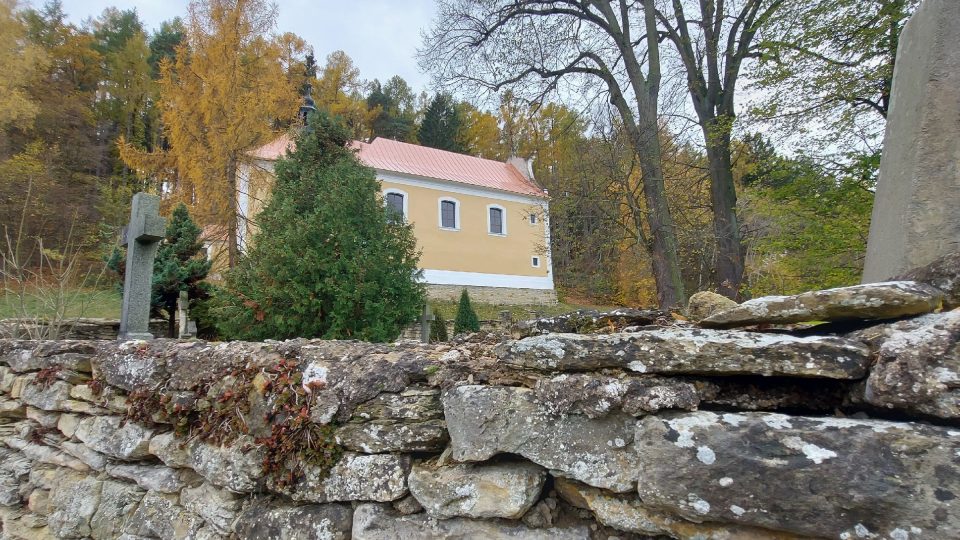 Hřbitov a kostel Zvěstování Panny Marie v Janovičkách