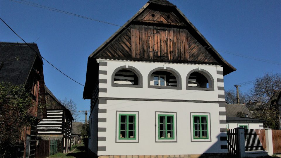 Patrový Horynův dům s podloubíčkem na Anenském náměstí v Sobotce