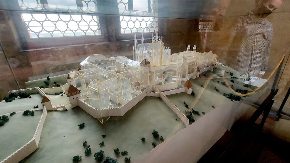 Vývoj opevnění Hradu ve XII. až XV. století