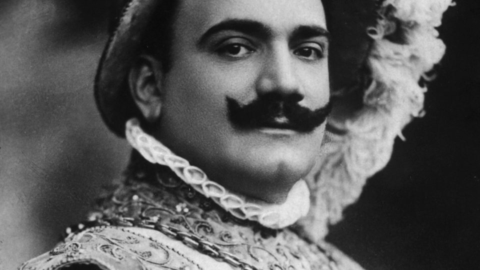 Na jevišti současné Státní opery se vystřídala plejáda pěveckých hvězd, mj. proslulý tenorista Enrico Caruso