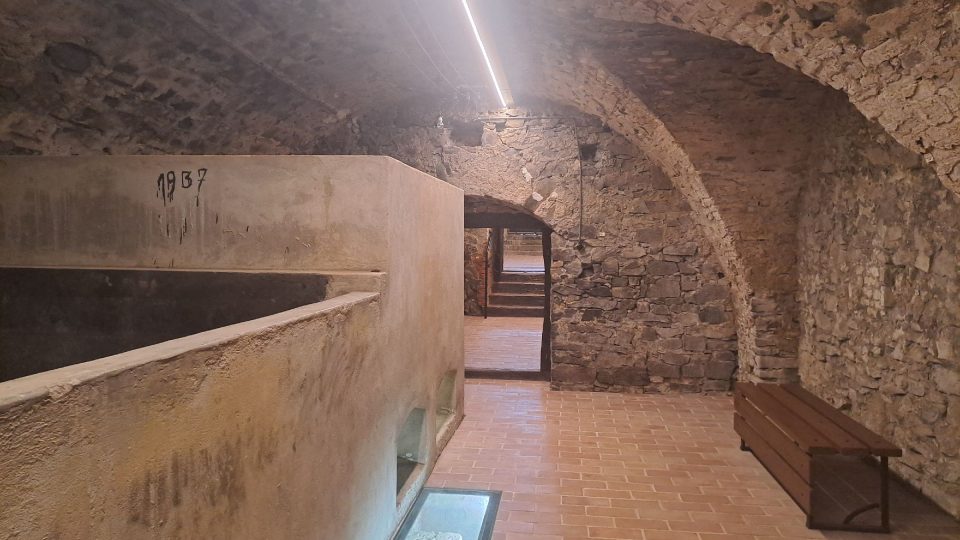 Návštěvníci mohou absolvovat také trasu nazvanou Teplo domova. Ta je zavede do sklepních prostor zámku