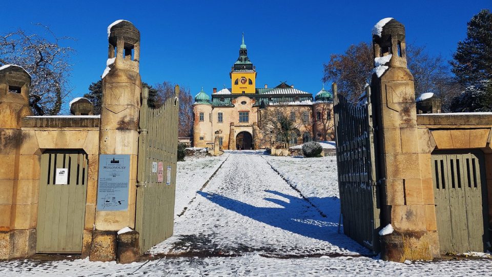 Část zámku je pro veřejnost otevřená ve dnech, kdy se konají tvůrčí setkání pro rodiny s dětmi nebo historické slavnosti s prohlídkou