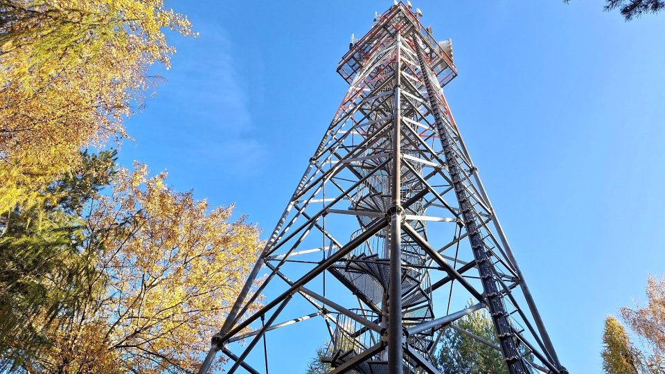 Rozhledna Kbíl s vyhlídkovou plošinou ve výšce 27 metrů