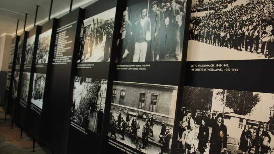 Expozice mapující historii koncentračního tábora v Osvětimi