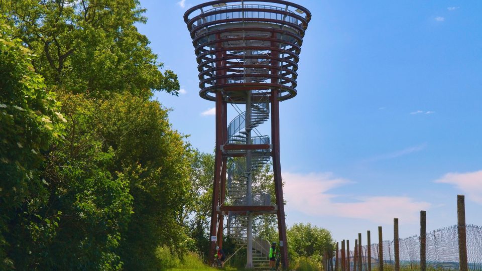 Celková výška rozhledny činí 16 metrů