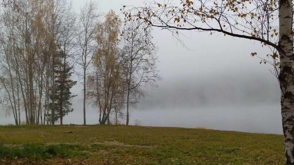 Mlha nad ejpovickým jezerem