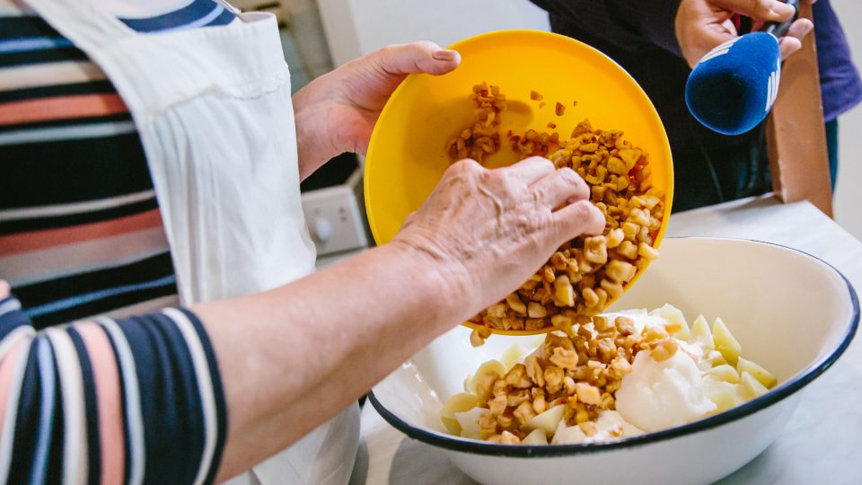 Dobře vyškvařené škvarky poznáme tak, že při míchání šustí jako listí