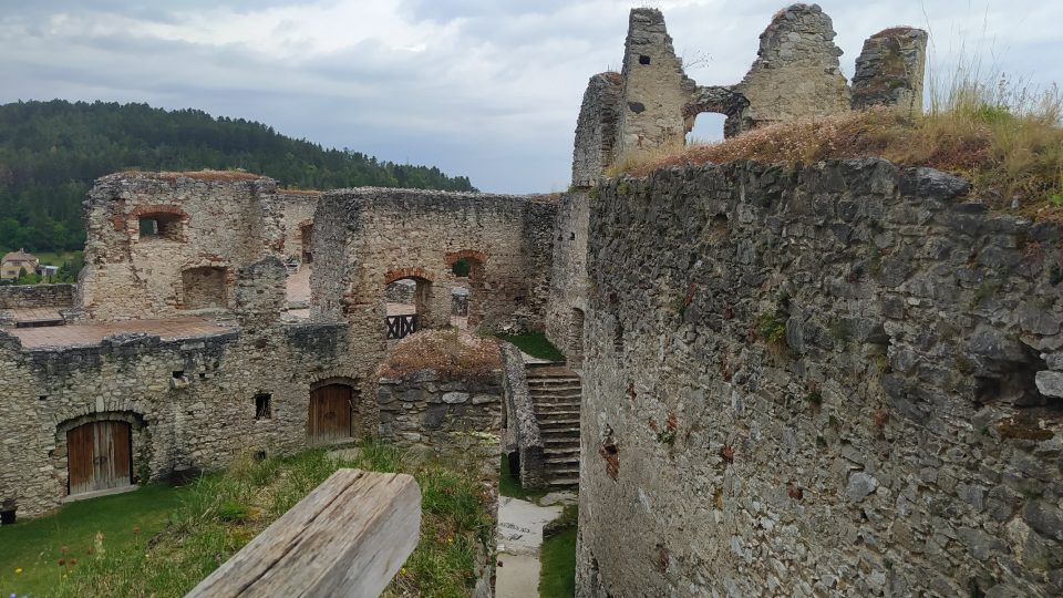 Ve středověku se hradě snoubily obytné a reprezentační prostory s důmyslným obranným systémem