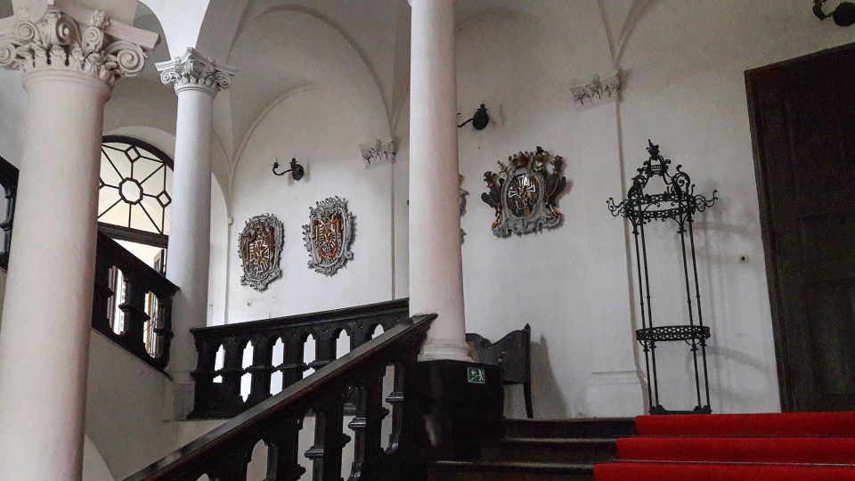 Zámek byl upraven do současné barokní podoby architektem F. A. Neumannem