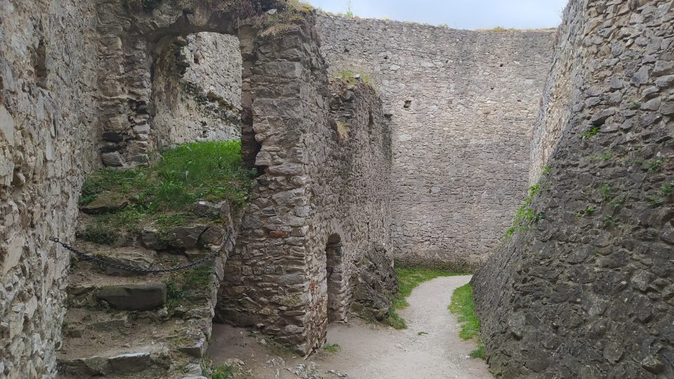 V 19. století se hradní areál stal zdrojem stavebního materiálu pro obyvatele podhradí i širokého okolí