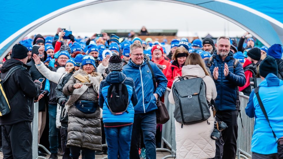 Na jezeře Barbora v Mostě padl 1. března 2025 světový rekord v počtu otužilců najednou ve vodě